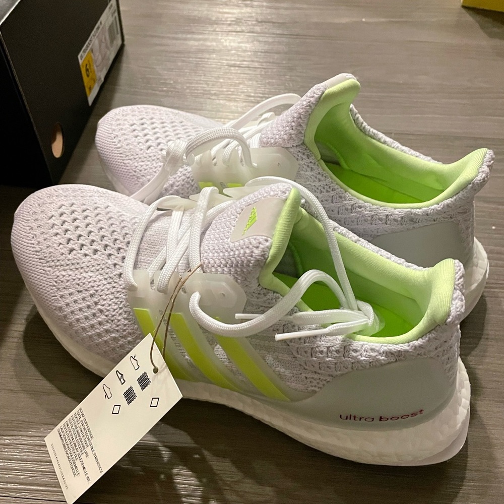 ADIDAS ultraboost DNA